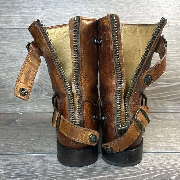 Frye Veronica Short 76603 Women’s Sz 8B Cognac Leather Buckle Full Rear Zip Boot