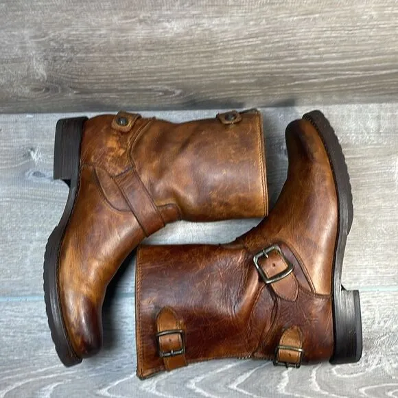Frye Veronica Short 76603 Women’s Sz 8B Cognac Leather Buckle Full Rear Zip Boot