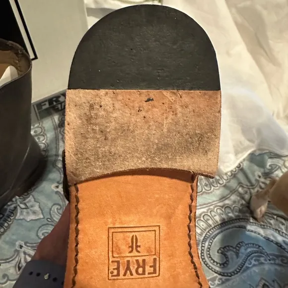 Frye Veronica shortie LIKE NEW!