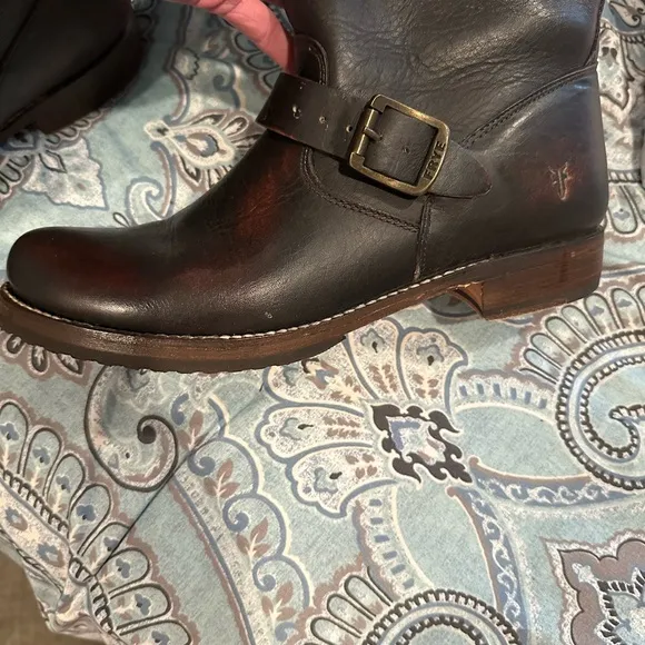 Frye Veronica shortie LIKE NEW!