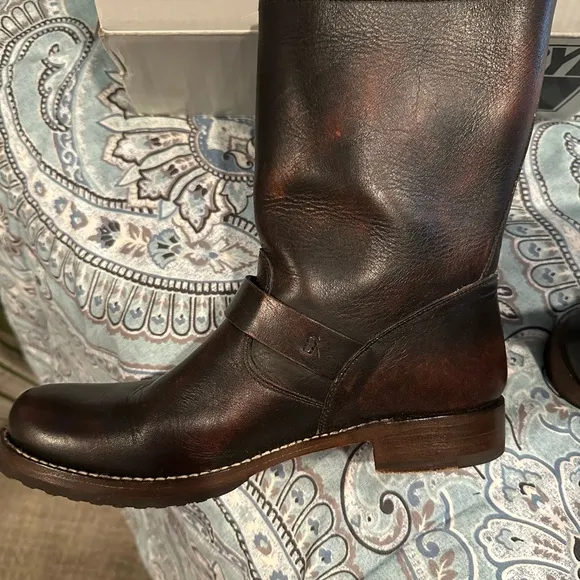 Frye Veronica shortie LIKE NEW!