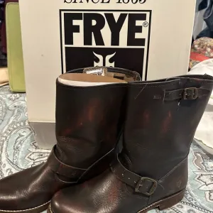 Frye Veronica shortie LIKE NEW!