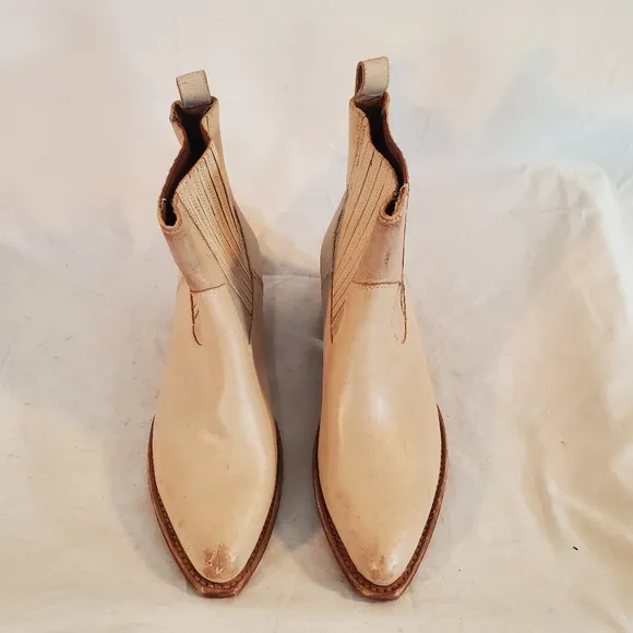 Frye Women's 7.5 B Sacha Chelsea Western Distressed Brush Off Leather Boots New