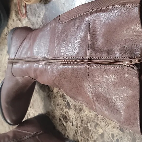 GH Bass NIB Women Josie Brown Faux Leather Riding Boots w/ Stretch Size US 8