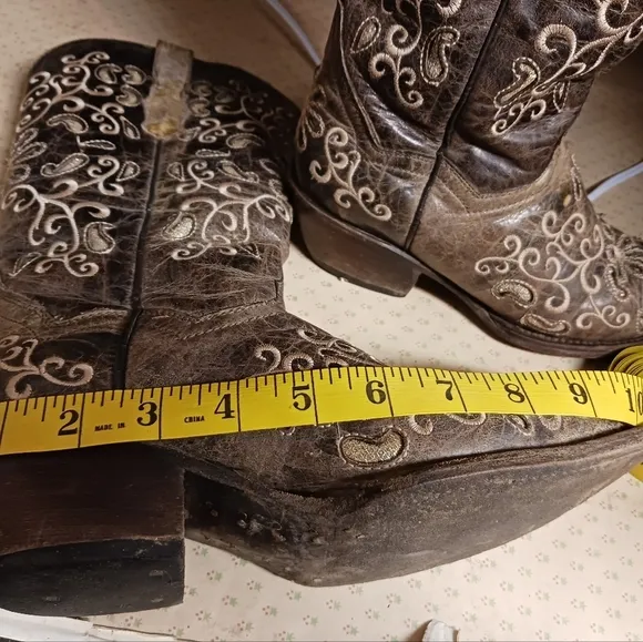 Golden Guns Brown Floral Embroidered Leather Cowboy Boots - Snip Toe