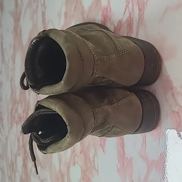 GUC Steve Madden Gantra Olive Green Leather Lace-Up Boots Sz 8.5M