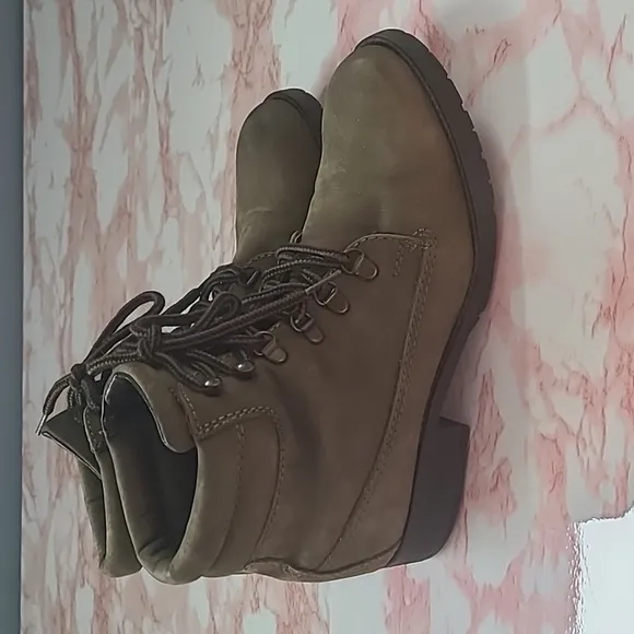 GUC Steve Madden Gantra Olive Green Leather Lace-Up Boots Sz 8.5M
