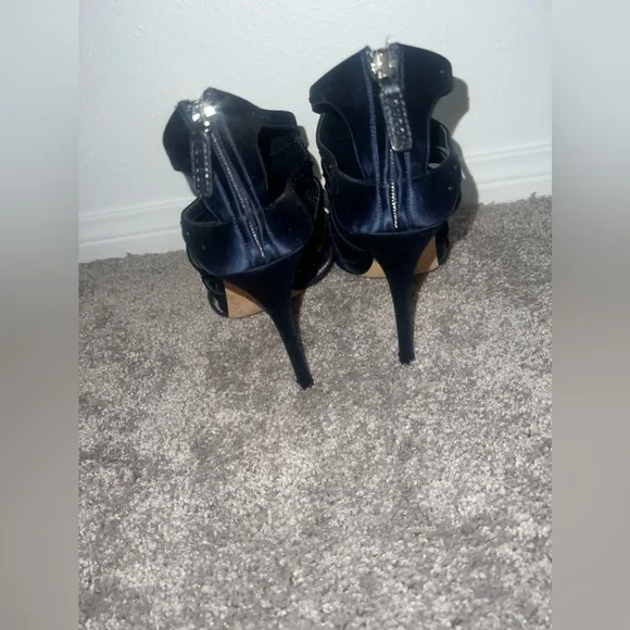 Gucci satin heels with blue crystal open toe size 40 zipper back, midnight blue
