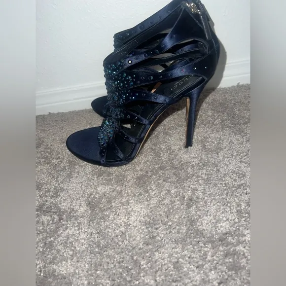 Gucci satin heels with blue crystal open toe size 40 zipper back, midnight blue