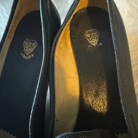 Gucci Vintage Navy Loafers with Gold Accent size 35 1/2