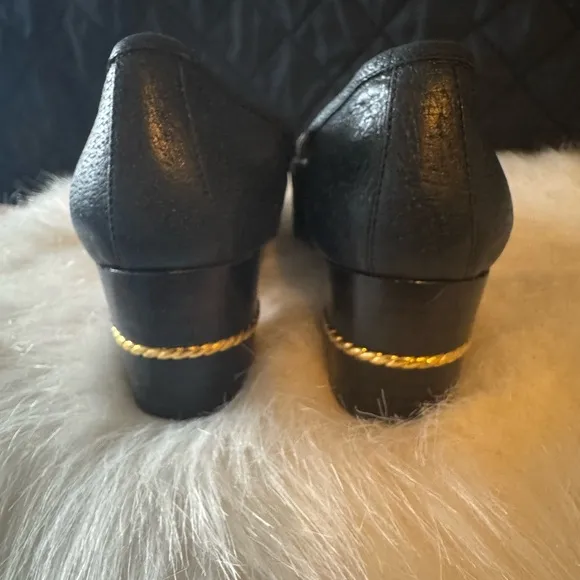 Gucci Vintage Navy Loafers with Gold Accent size 35 1/2