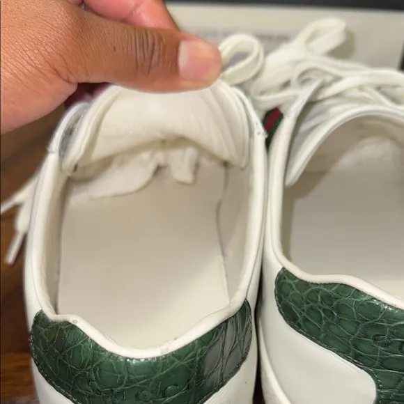 Gucci White and Green Ace Sneakers 👟