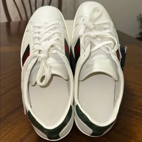 Gucci White and Green Ace Sneakers 👟