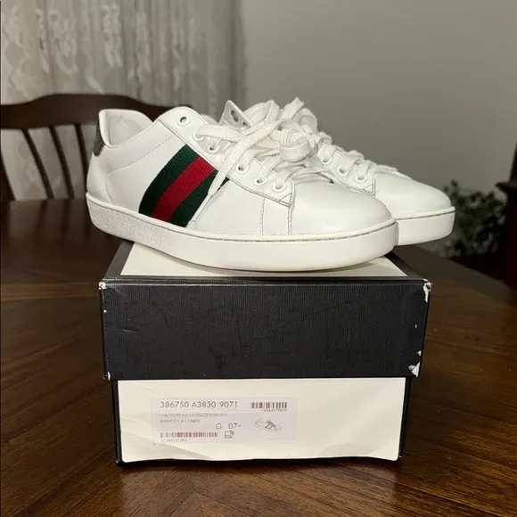 Gucci White and Green Ace Sneakers 👟