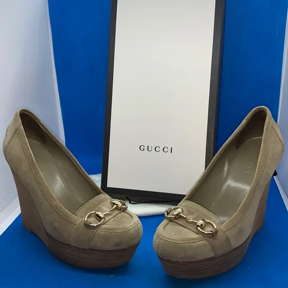 Gucci Women's Shoes 212901, Size EU 36C,6 US 6 UK 4- Beige/Tan suede horsebit