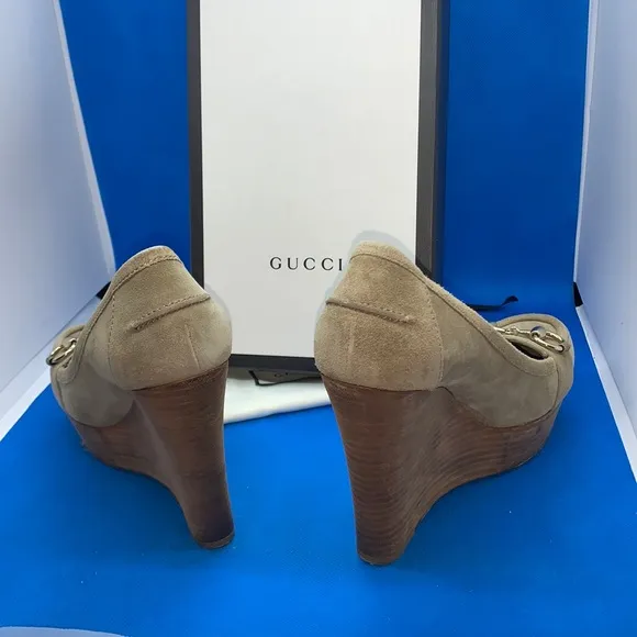 Gucci Women's Shoes 212901, Size EU 36C,6 US 6 UK 4- Beige/Tan suede horsebit