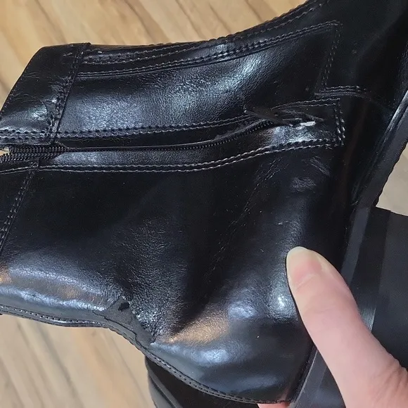 HY-TEST Executive Oil-Resistant Black Leather Upper Work Boots - As Is