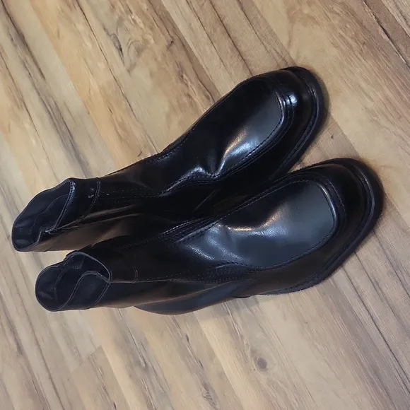 HY-TEST Executive Oil-Resistant Black Leather Upper Work Boots - As Is