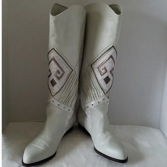 I.magnin Design Studio Leather Vintage White Embroidered Studs Boots NIB 8.5-9