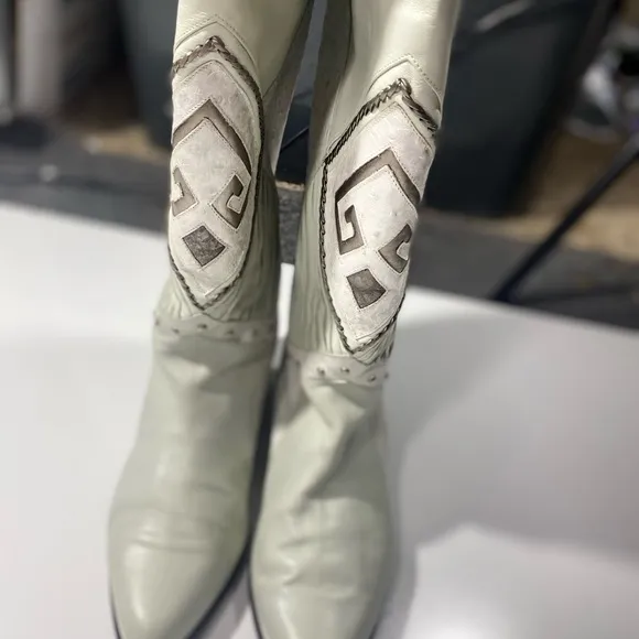 I.magnin Design Studio Leather Vintage White Embroidered Studs Boots NIB 8.5-9