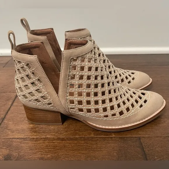 Jeffrey Campbell Tan/Cream Taggart Open-Weave Leather Ankle Boots Size 7