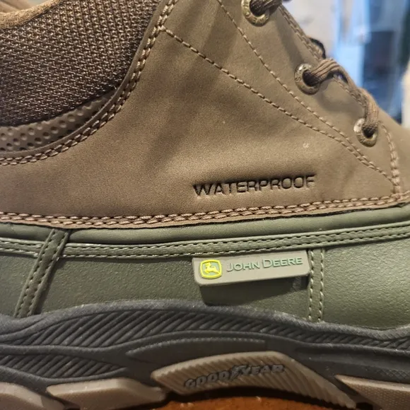 John Deere: Skechers Slip-ins Waterproof Boots - Swamper Men's Aize 11.5