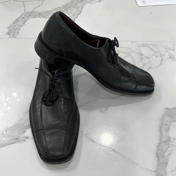 Johnston &amp; Murphy black lace up men’s leather shoes size 9.5