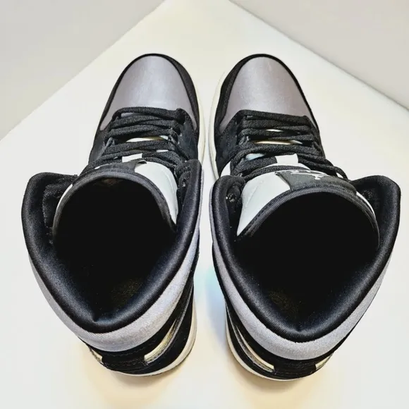 Jordan 1 Mid SE Mens Satin Smoke Grey  852542-011 Size 9 Shoes/Sneakers