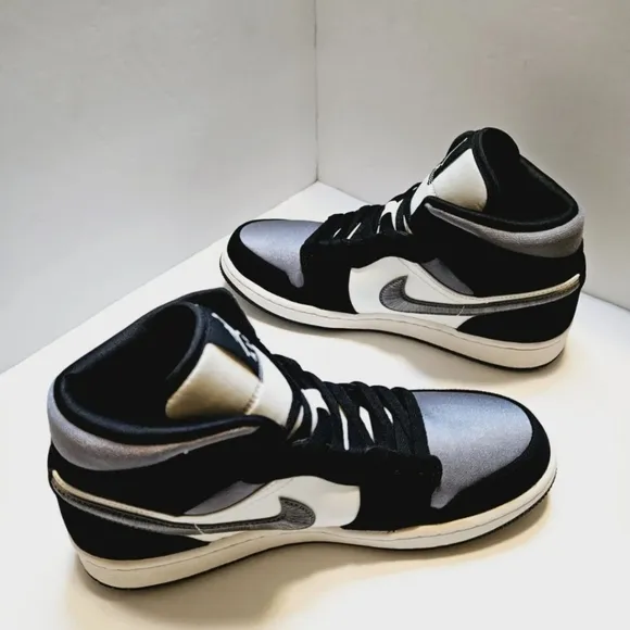 Jordan 1 Mid SE Mens Satin Smoke Grey  852542-011 Size 9 Shoes/Sneakers