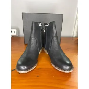 Josef Seibel Black Leather Chelsea Boots Size 6 With Inside Zipper Sienna 80