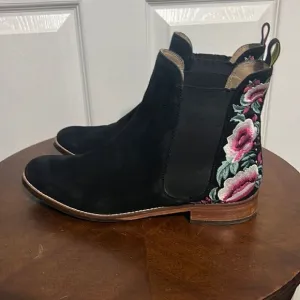 🔥JOULES CHELSEA Ankle Boots Booties Black Suede floral embroidered - Sz 9 - EUC