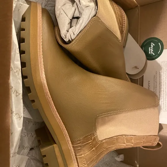KAANAS PonteVedra Chelsea Boots - Size 9 | Snake-Embossed Back Panel &amp; Lug Sole