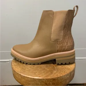 KAANAS PonteVedra Chelsea Boots - Size 9 | Snake-Embossed Back Panel &amp; Lug Sole