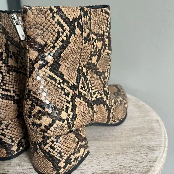 Kenneth Cole Roanne Snake Print Pointed Toe Side Zipper Heeled Boots size 6 NWOB