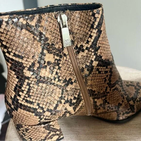 Kenneth Cole Roanne Snake Print Pointed Toe Side Zipper Heeled Boots size 6 NWOB