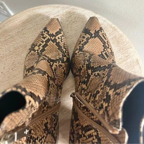 Kenneth Cole Roanne Snake Print Pointed Toe Side Zipper Heeled Boots size 6 NWOB