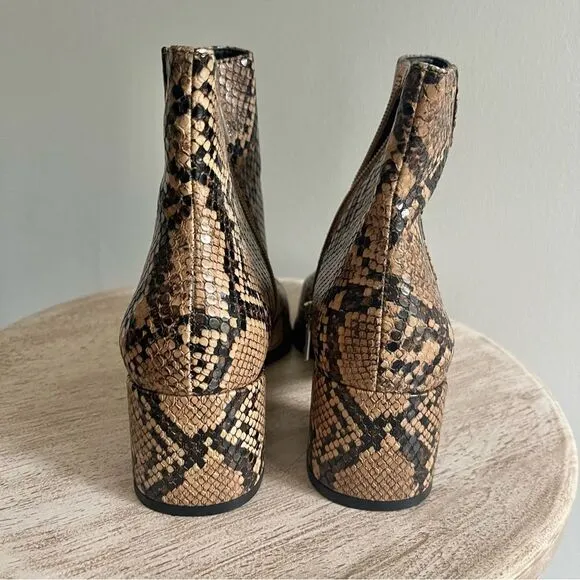 Kenneth Cole Roanne Snake Print Pointed Toe Side Zipper Heeled Boots size 6 NWOB