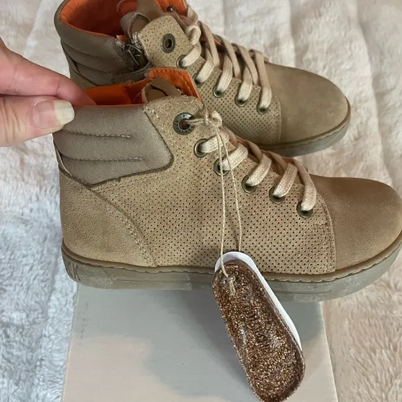 Kids Bartlett Birkenstock Boots size 11-11.5 New in Box Suede Sand