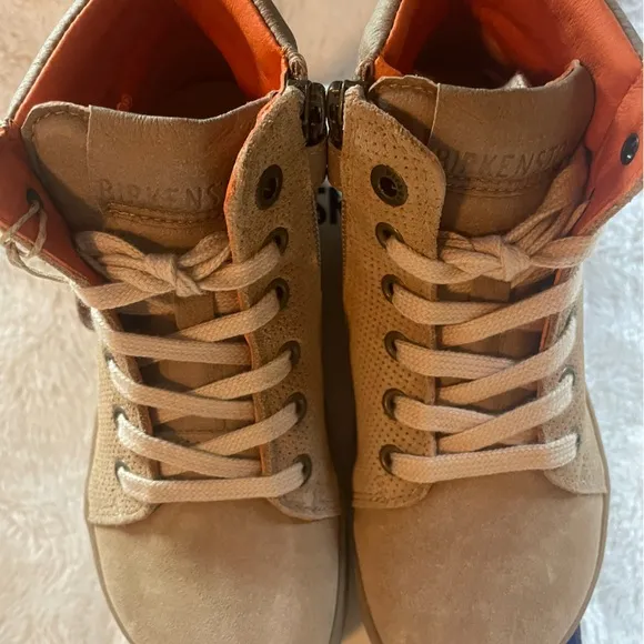 Kids Bartlett Birkenstock Boots size 11-11.5 New in Box Suede Sand