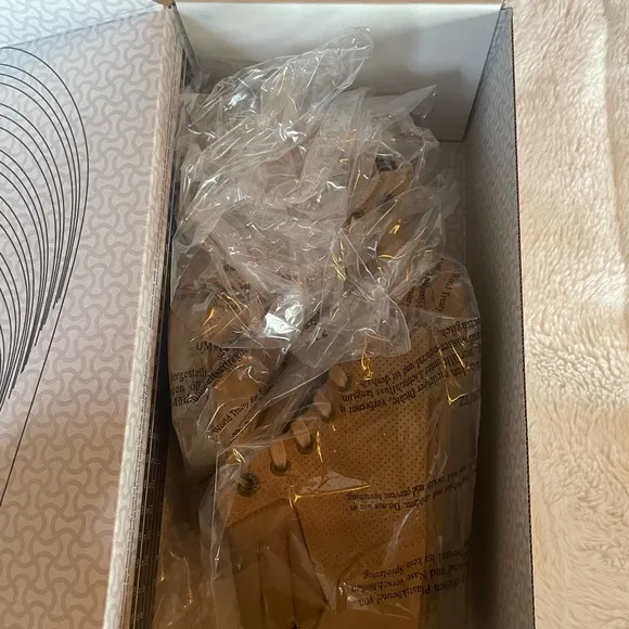 Kids Bartlett Birkenstock Boots size 11-11.5 New in Box Suede Sand