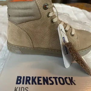 Kids Bartlett Birkenstock Boots size 11-11.5 New in Box Suede Sand