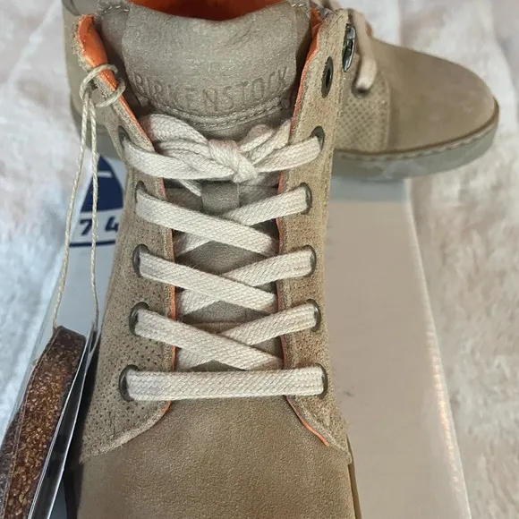 Kids Bartlett Birkenstock Boots size 11-11.5 New in Box Suede Sand