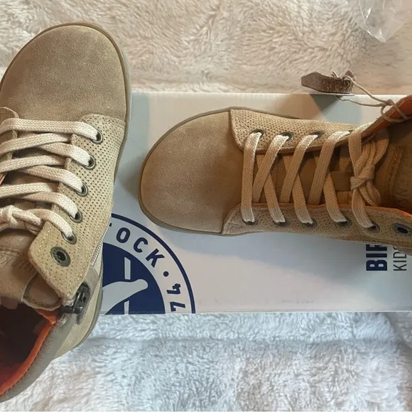 Kids Bartlett Birkenstock Boots size 11-11.5 New in Box Suede Sand