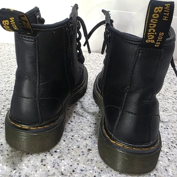 Kids Dr. Martens LEATHER 8 Eye Combat Boots BLACK Awley Size 2 T Lamper