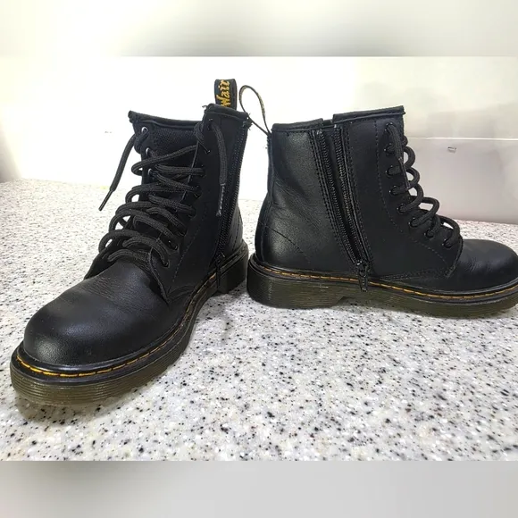 Kids Dr. Martens LEATHER 8 Eye Combat Boots BLACK Awley Size 2 T Lamper