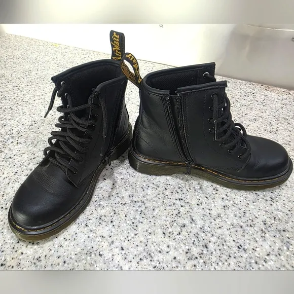 Kids Dr. Martens LEATHER 8 Eye Combat Boots BLACK Awley Size 2 T Lamper