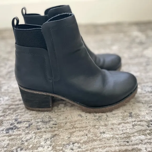 KORK-EASE Womens Black Leather Ankle Heel Chelsea Boots Size 11 M