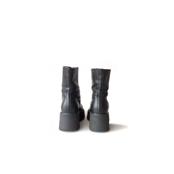 LA CANADIENNE Ankle Boots Platform Black Booties. Womens Size 5