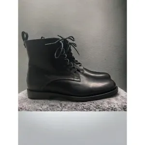 Lafayette 148 New YorkBayley Calfskin Leather Boots Size 9.5 (40)