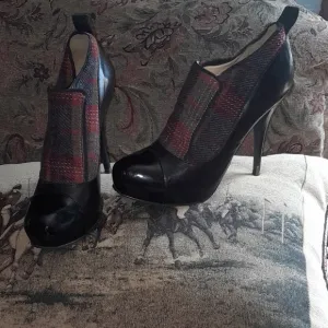 🌺LAMB Stylish Black and Red Women's Heels